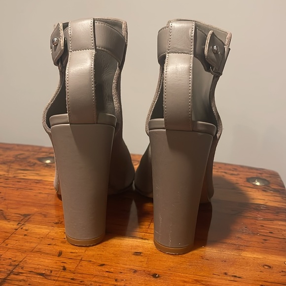 VINCE Addison Open Toe Suede/Leather Block Heeled Size 7.5 - Picture 4 of 6